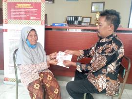 PEMKAL HARGOMULYO SALURKAN BLT DANA DESA TAHAP KE LIMA